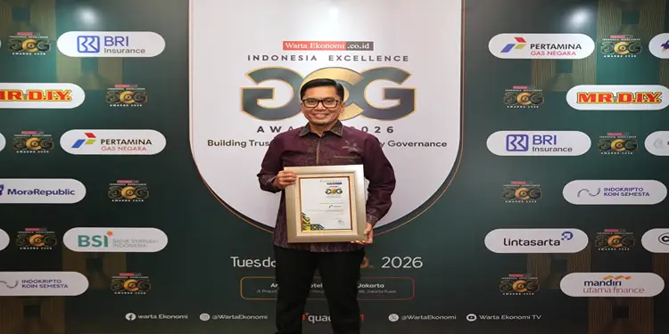 Foto: Direktur Manajemen Risiko PGN Eri Surya Kelana mewakili PGN menerima Indonesia Excellence Good Corporate Governance Ethics in Supporting National Energy Diversification and Transition - Oil and Gas Category pada ajang Indonesia Excellence Good Corporate Governance (GCG) Award 2026 yang diselenggarakan oleh Warta Ekonomi. Penyerahan penghargaan ini digelar di Jakarta, (30/6/2026).(Ist)