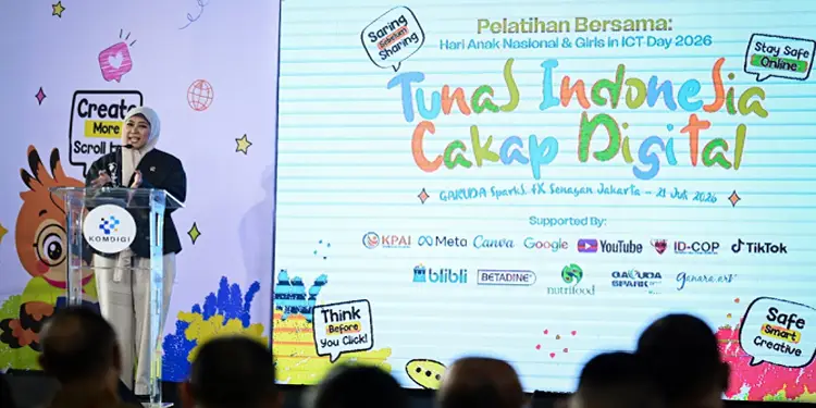 Foto: Menkomdigi Meutya Hafid memberikan keynote speech pada Peringatan Bersama Hari Anak Nasional & Girls in ICT Day 2026 di Garuda Spark Innovation Hub, Jakarta Pusat, Selasa (21/07/2026).(Foto: Anhar/Komdigi)