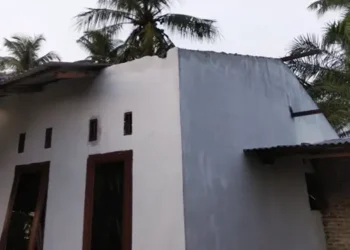 Foto: Ratusan Rumah di Serdang Bedagai Rusak Diterjang Angin Puting Beliung dan Hujan Deras 21