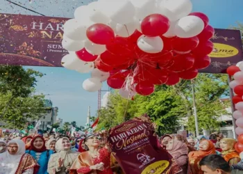 Foto: Ribuan Perempuan Peringati Hari Kebaya Nasional di Lapangan Benteng Medan 10