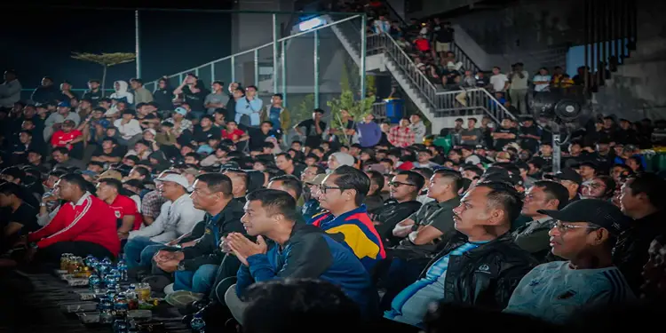 Foto: Masyarakat memadati kawasan Urban Community Park Kebun Bunga, Jalan Candi Borobudur, Medan Petisah, Senin (20/7/2026) dini hari demi menyaksikan acara Nonton Bareng Gembira Final Piala Dunia 2026.(Dok:Diskominfo Medan)