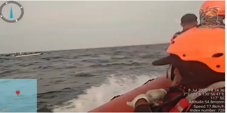 Foto: Tim SAR gabungan melakukan pencarian terhadap korban tenggelamnya speedboat berpenumpang 14 di perairan Kepulauan Tanimbar, Maluku, Rabu (8/7/2026). (Foto: Teras Maluku/HO-Basarnas Ambon)