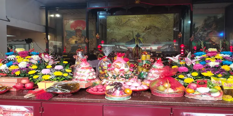 Foto: Umat Buddha di Medan Tembung Rayakan Sejit Dewa Zhang Tien She dengan Khidmat 1
