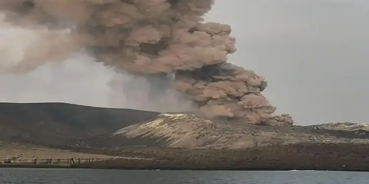 Foto: Gunung Anak Krakatau (GAK) di Perairan Selat Sunda, Kabupaten Lampung Selata.(Dok. PVMBKG)