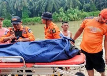 Foto: Tim SAR Temukan Jasad Meskam Pencari Ikan yang Tenggelam di Batu Bara 22