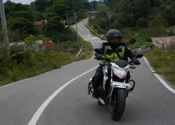 Foto: Tips Berkendara Aman Menggunakan Sepeda Motor Di Lintas Berbukit 1