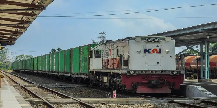 Foto: KAI Divre I Sumut mencatatkan pertumbuhan positif pada sektor angkutan barang sepanjang paruh pertama tahun ini.(Dok:KAI Divre I Sumut)