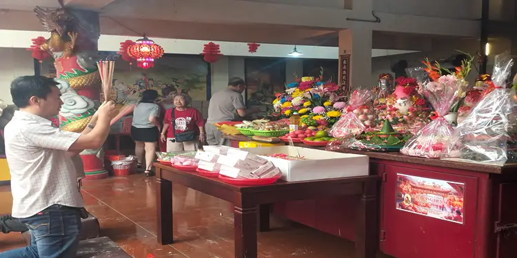Foto: Umat Buddha di Medan Tembung Rayakan Sejit Dewa Zhang Tien She dengan Khidmat 2